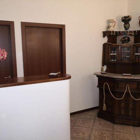 Lux Rho Fiera Acomodação com café da manhã Lainate Exterior foto